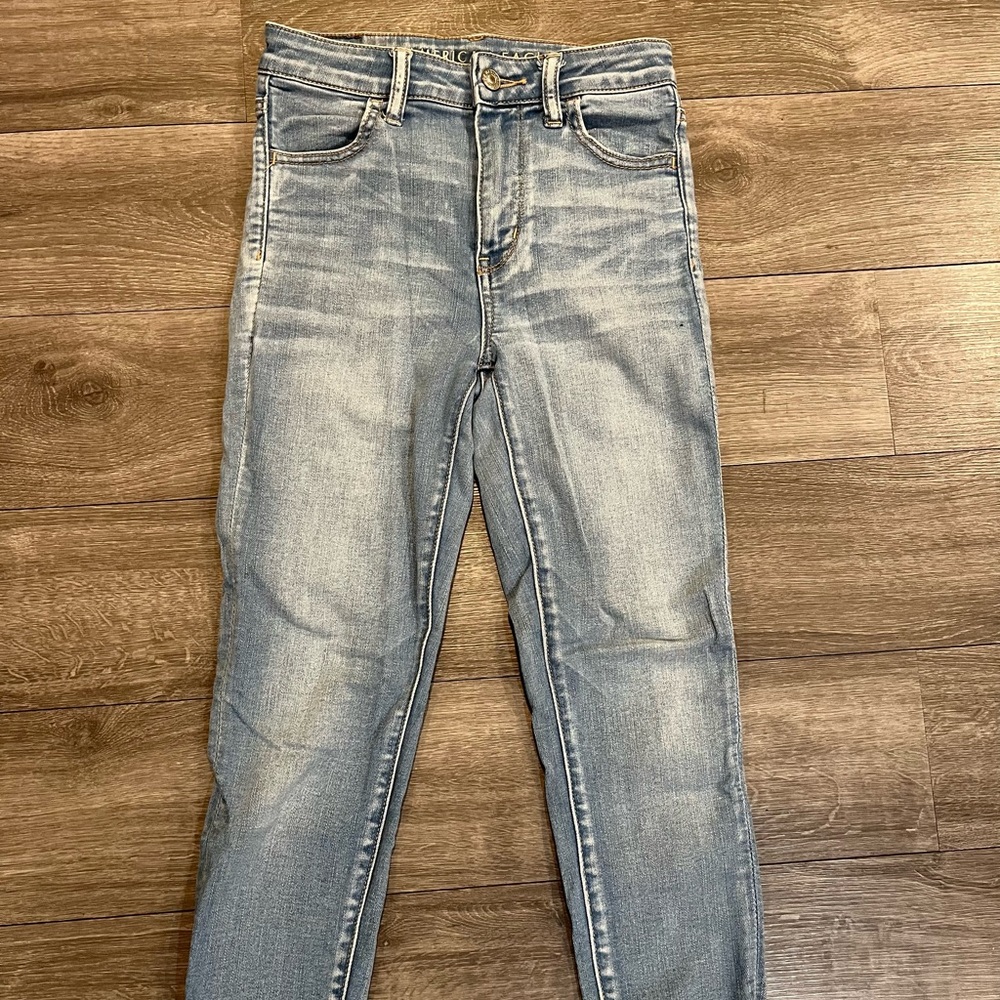 American Eagle Super Hi-Rise Jegging Crop with Frayed Hem